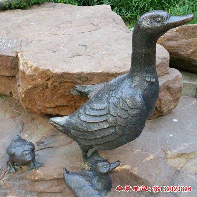 公园鸭子铜雕