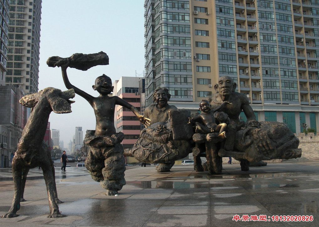 广场欢乐雕塑