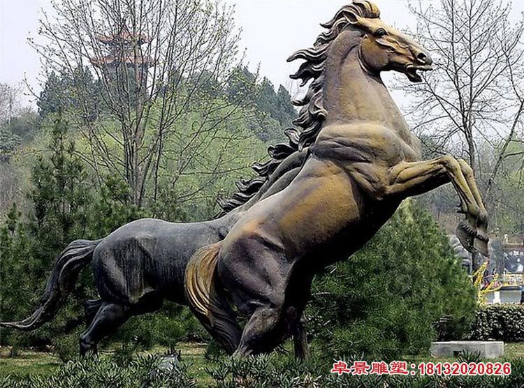 奔跑的马铜雕