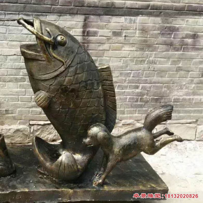 鲤鱼和小狗铜雕 