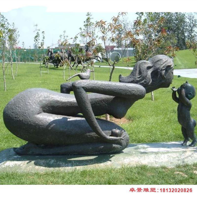 母亲和小孩景观铜雕
