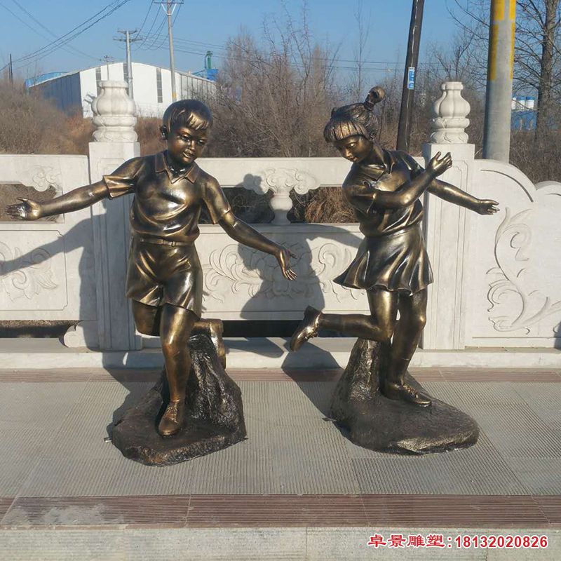 踢毽子的儿童铜雕 