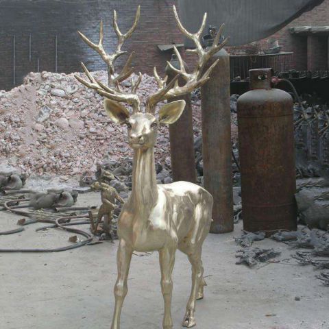 铜雕公园动物梅花鹿
