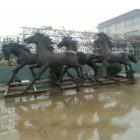 铜雕公园奔马