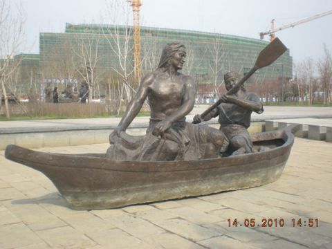 划船人物雕塑