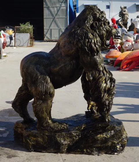 大猩猩动物铜雕 
