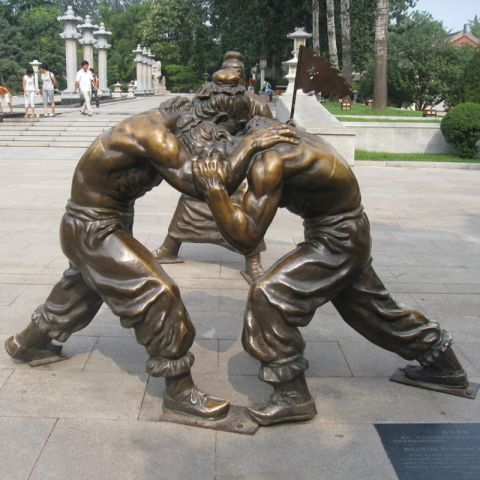 摔跤运动人物铜雕 