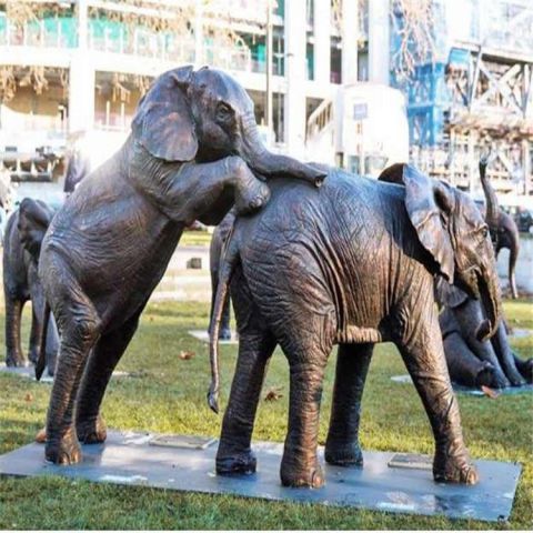 广场铜雕大象