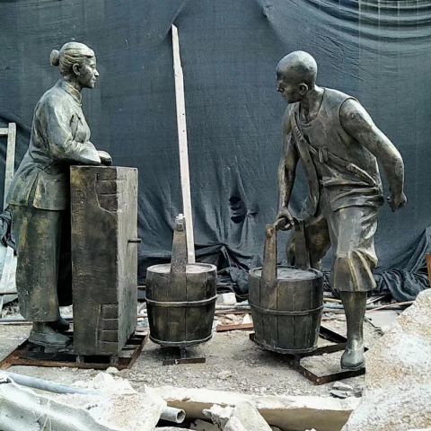 大型铸铜打水人物雕塑
