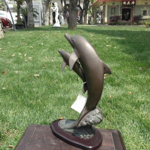 园林铸铜海豚雕塑