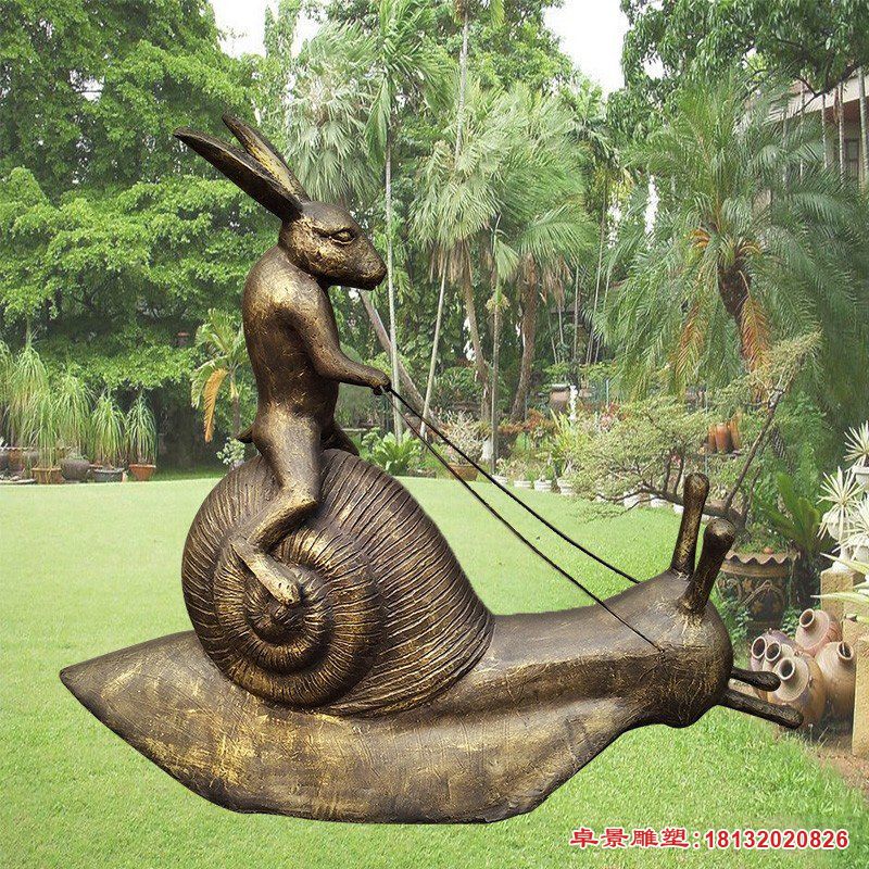 铸铜卡通兔子雕塑