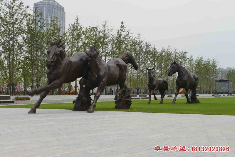 广场奔跑的马铜雕