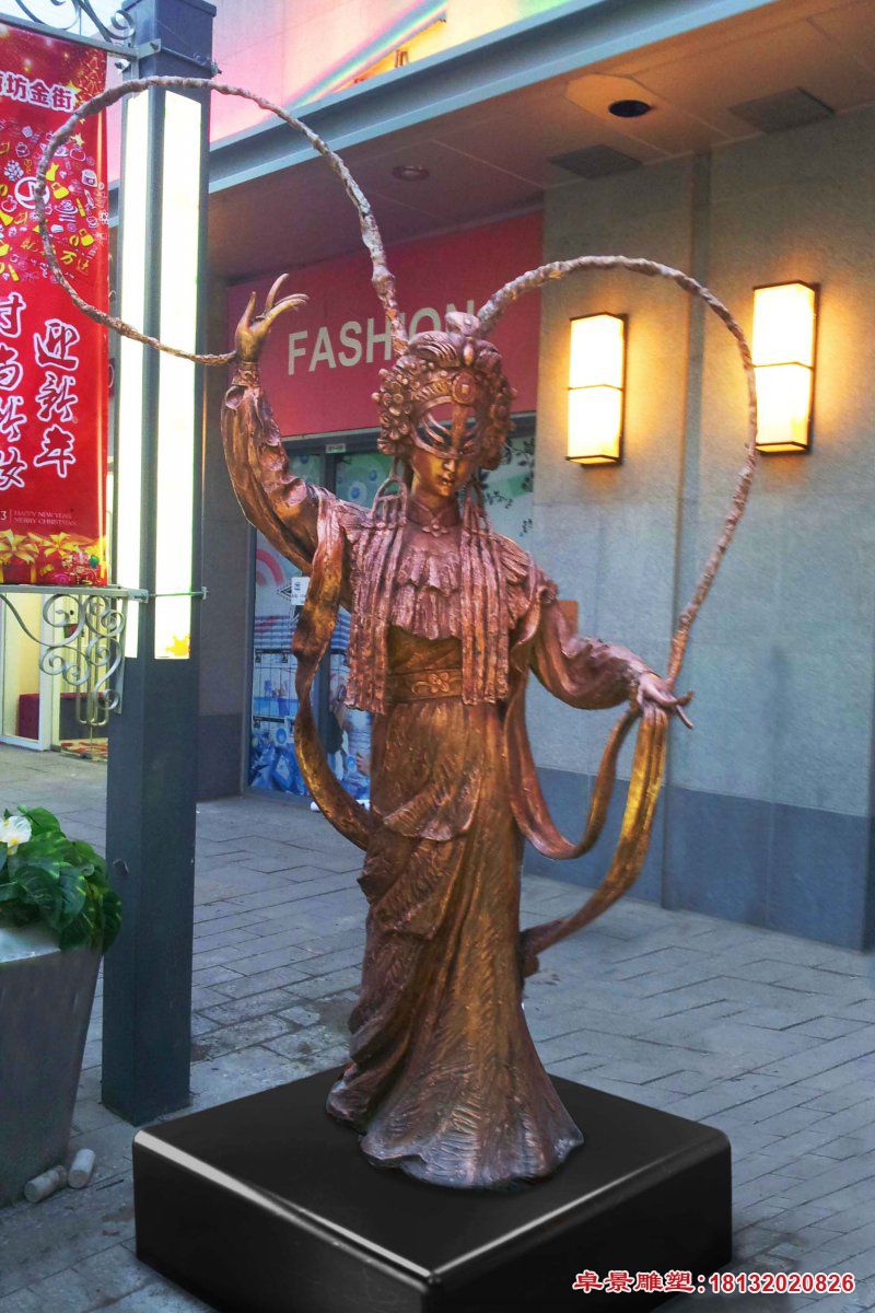 步行街人物唱戏的花旦铜雕