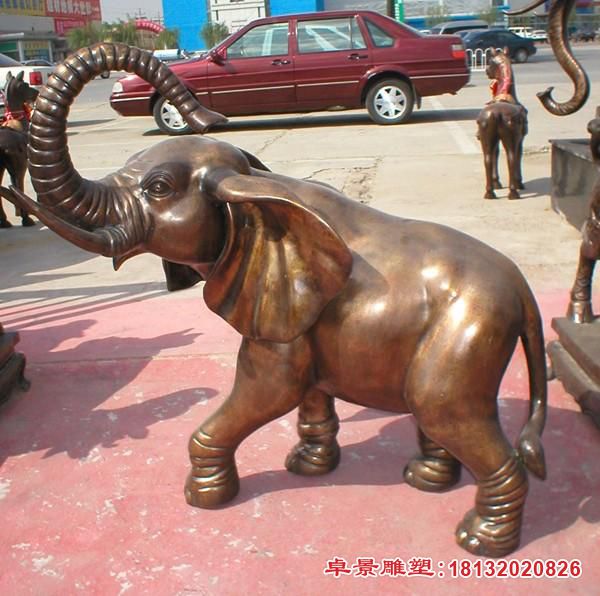 铜雕长鼻大象
