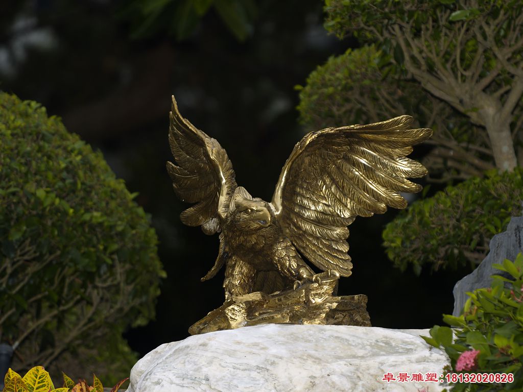 铸铜老鹰雕塑