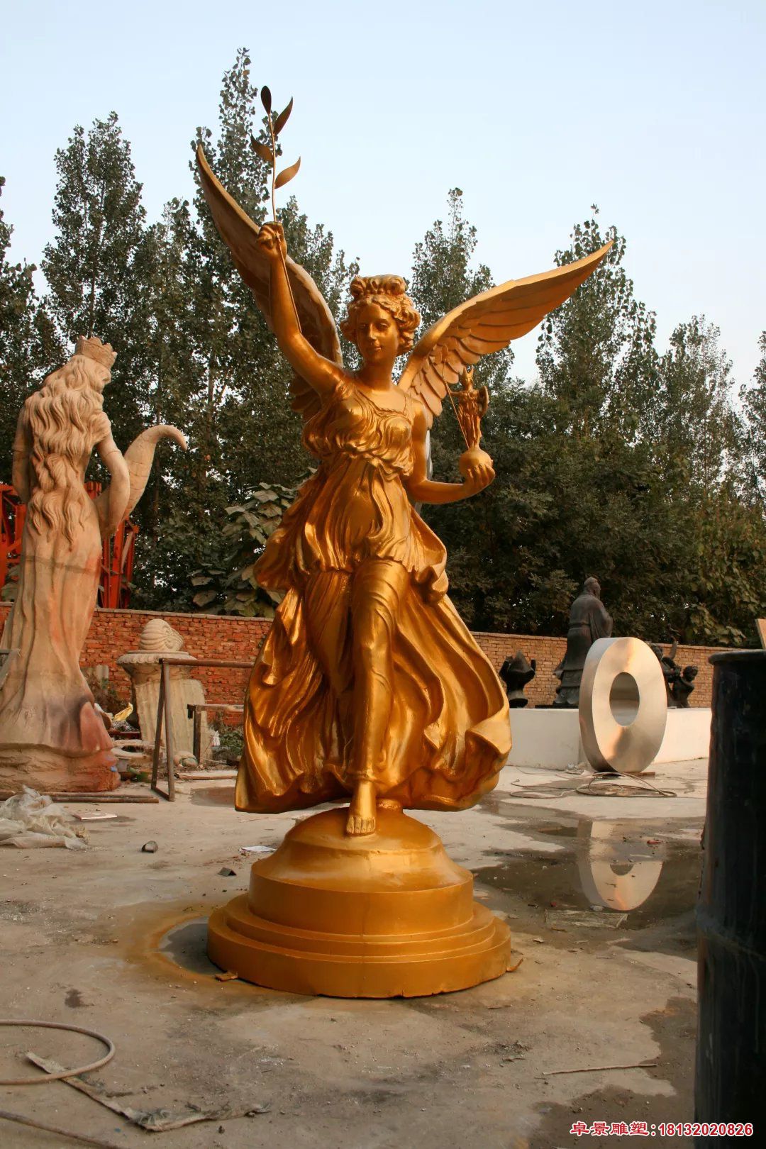 丰收女神铜雕