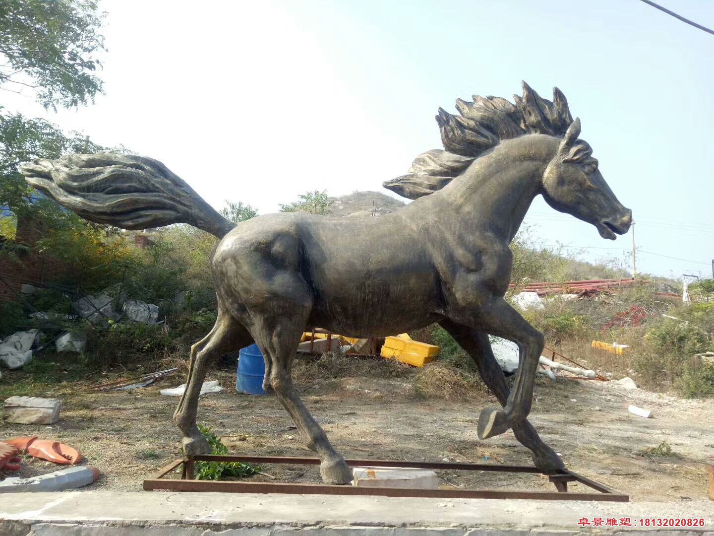 奔跑的马雕塑