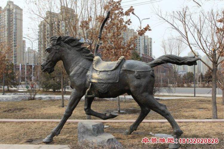 奔腾的马雕塑