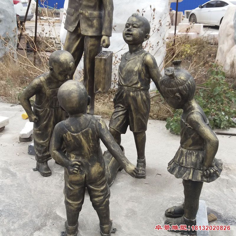 穿大鞋的儿童铜雕