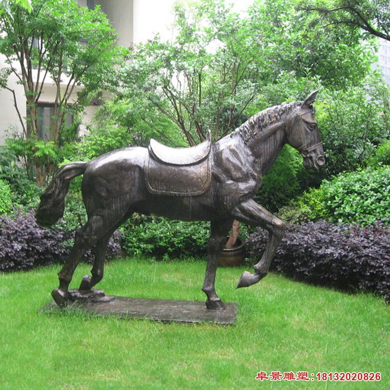 戴马鞍的马景观铜雕