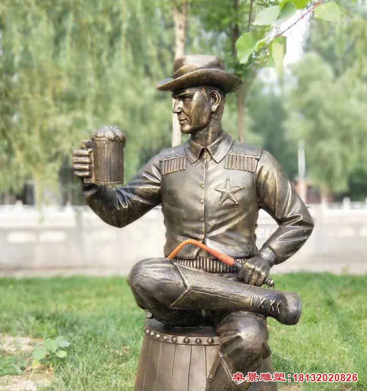 喝啤酒的牛仔雕塑