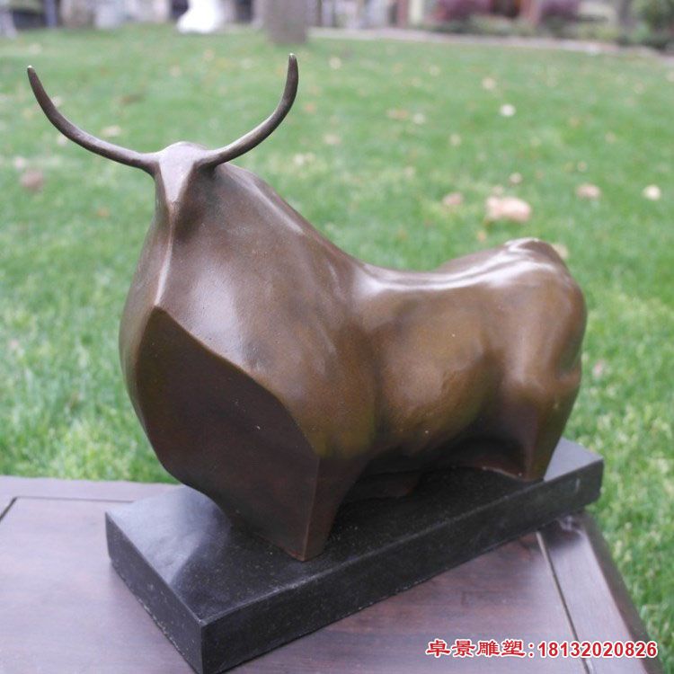 抽象动物牛铜雕
