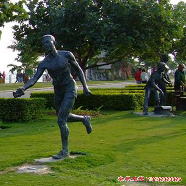 跑步的人物雕塑