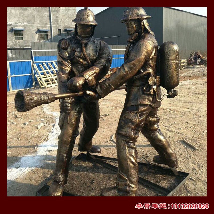 消防员灭火人物雕塑