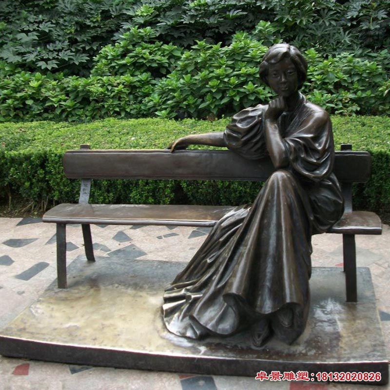 坐长椅的短发女孩铜雕 