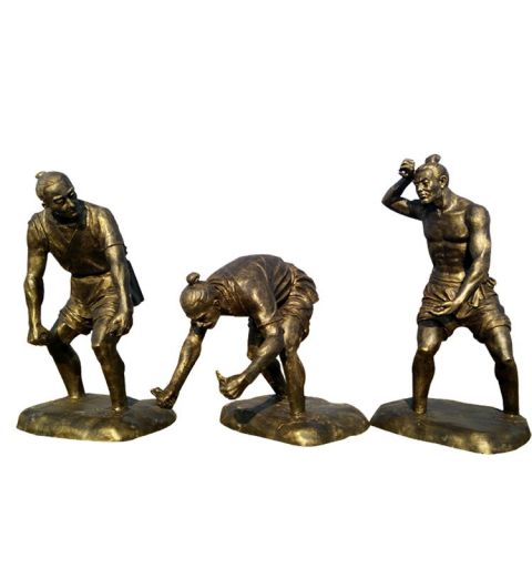 古代劳动的农民铜雕