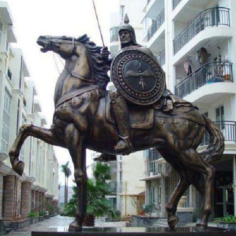 铜雕西方骑马的人物