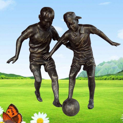 铸铜踢足球的儿童