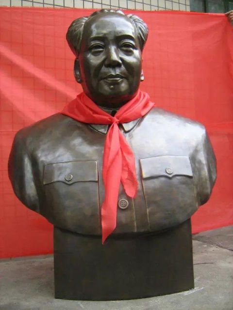 毛主席铜雕像