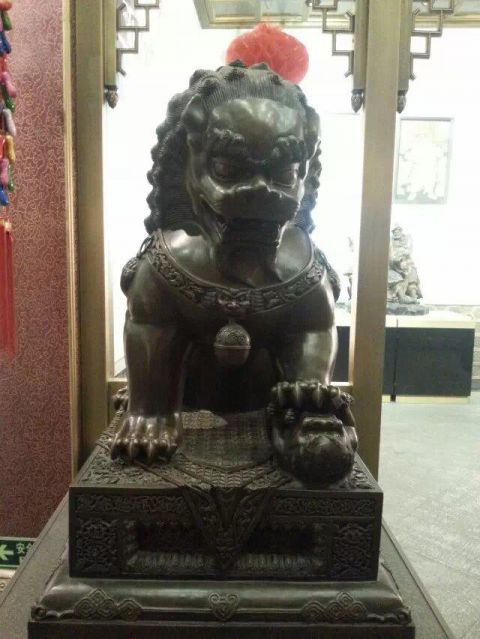 狮子铸铜雕塑