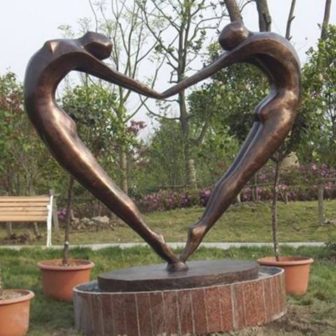 爱心情侣人物铜雕
