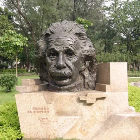 爱因斯坦铜雕头像