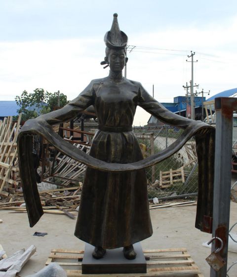 藏族人物铜雕