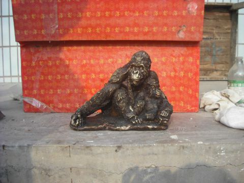 大猩猩铜雕