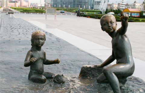 广场小孩铜雕