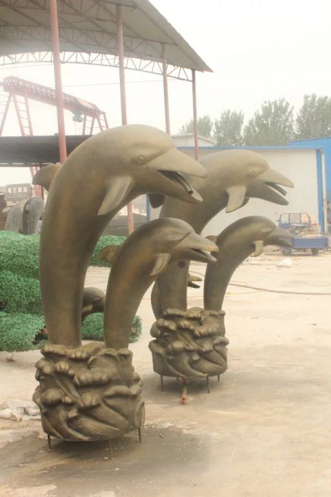 跳跃海豚铜雕