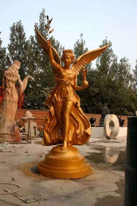 胜利女神铜雕