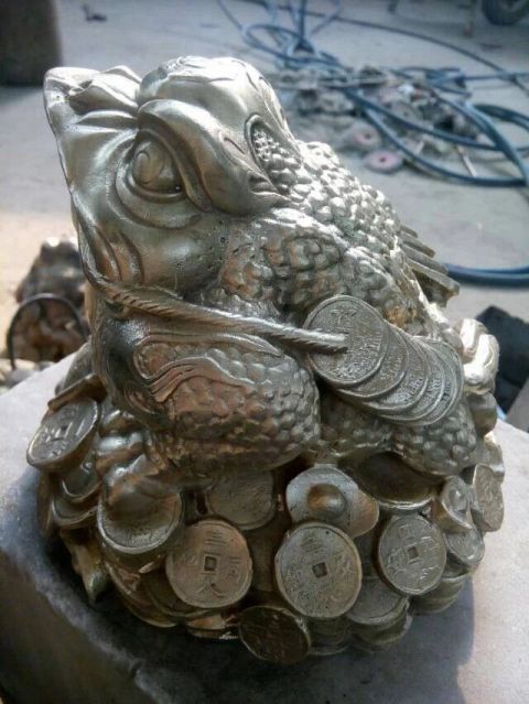铸铜金蟾雕塑