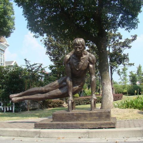 男子体操运动员铜雕 