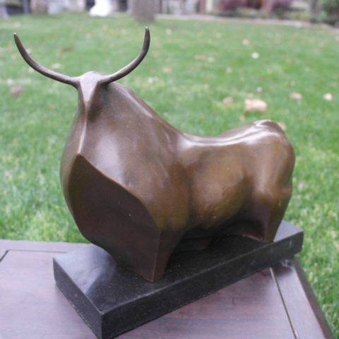 抽象动物牛铜雕
