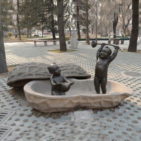 拿莲蓬和石榴的小孩铜雕 