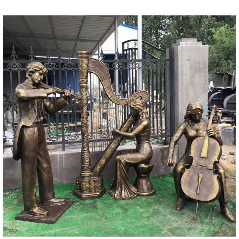 西方人物演奏乐器铜雕