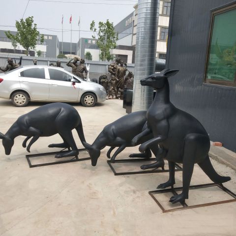 袋鼠动物铜雕