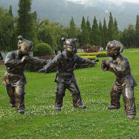 儿童玩捉迷藏铜雕