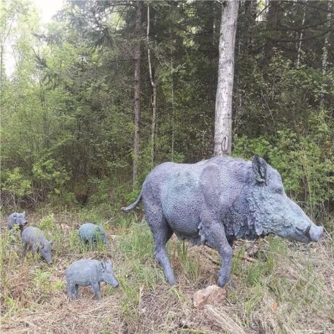 猪动物铜雕