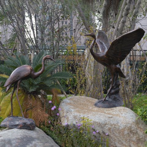 公园仙鹤铜雕